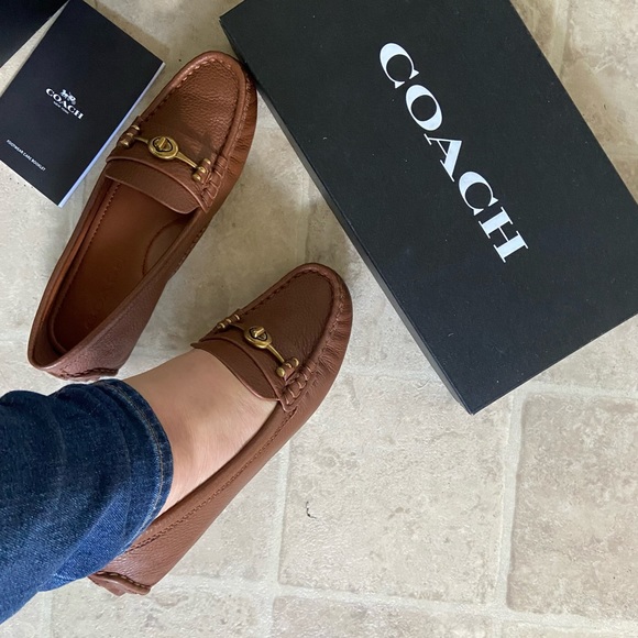 NIB-Coach Crosby Turnlock Driver,G2672 SADDLE,size 5.5, Very Soft & comfortable - Picture 15 of 16